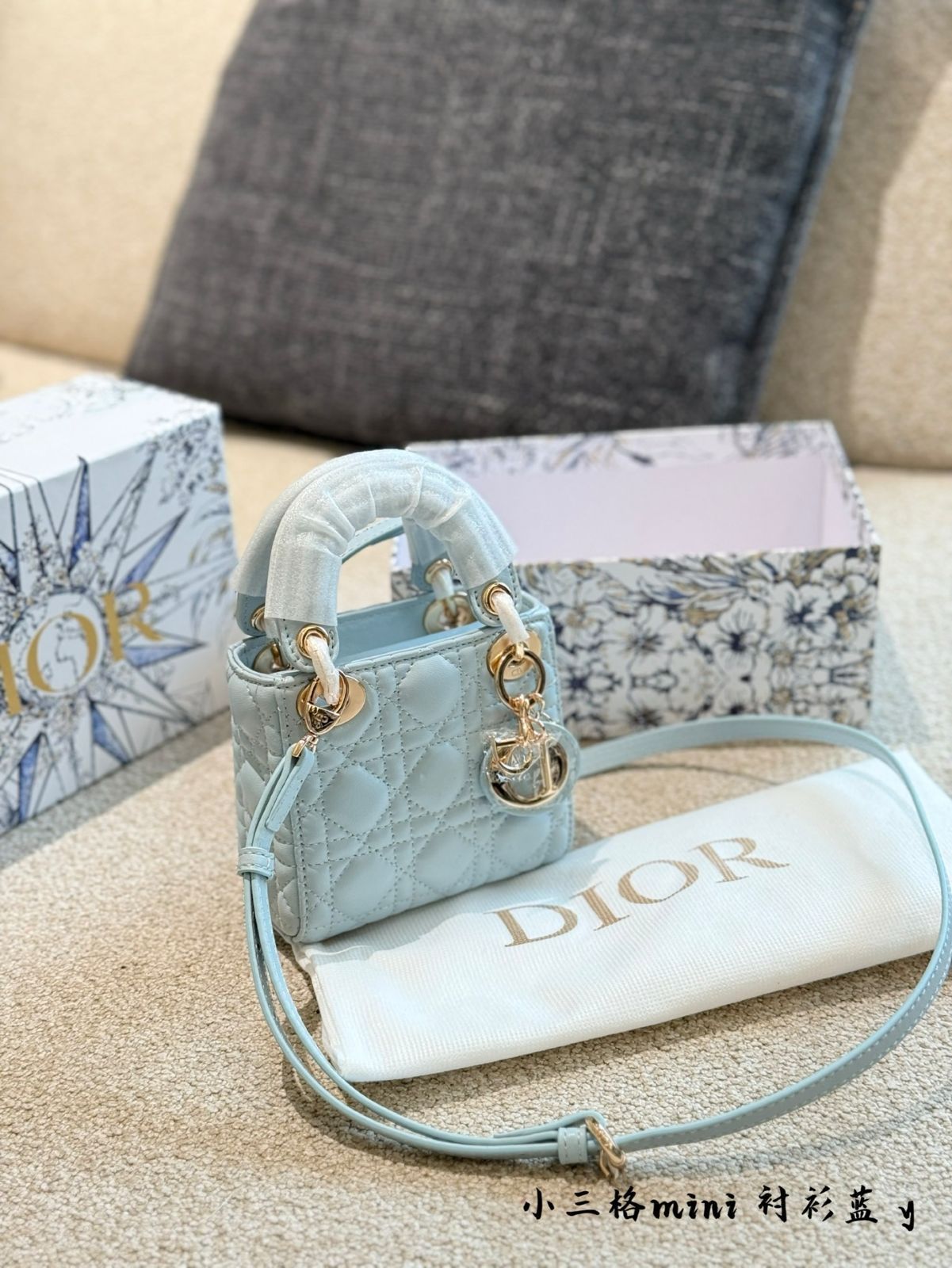 今日 Dior Lady Dior ブルー ハンドバッグ シャツブルー レザー スモールサイズ