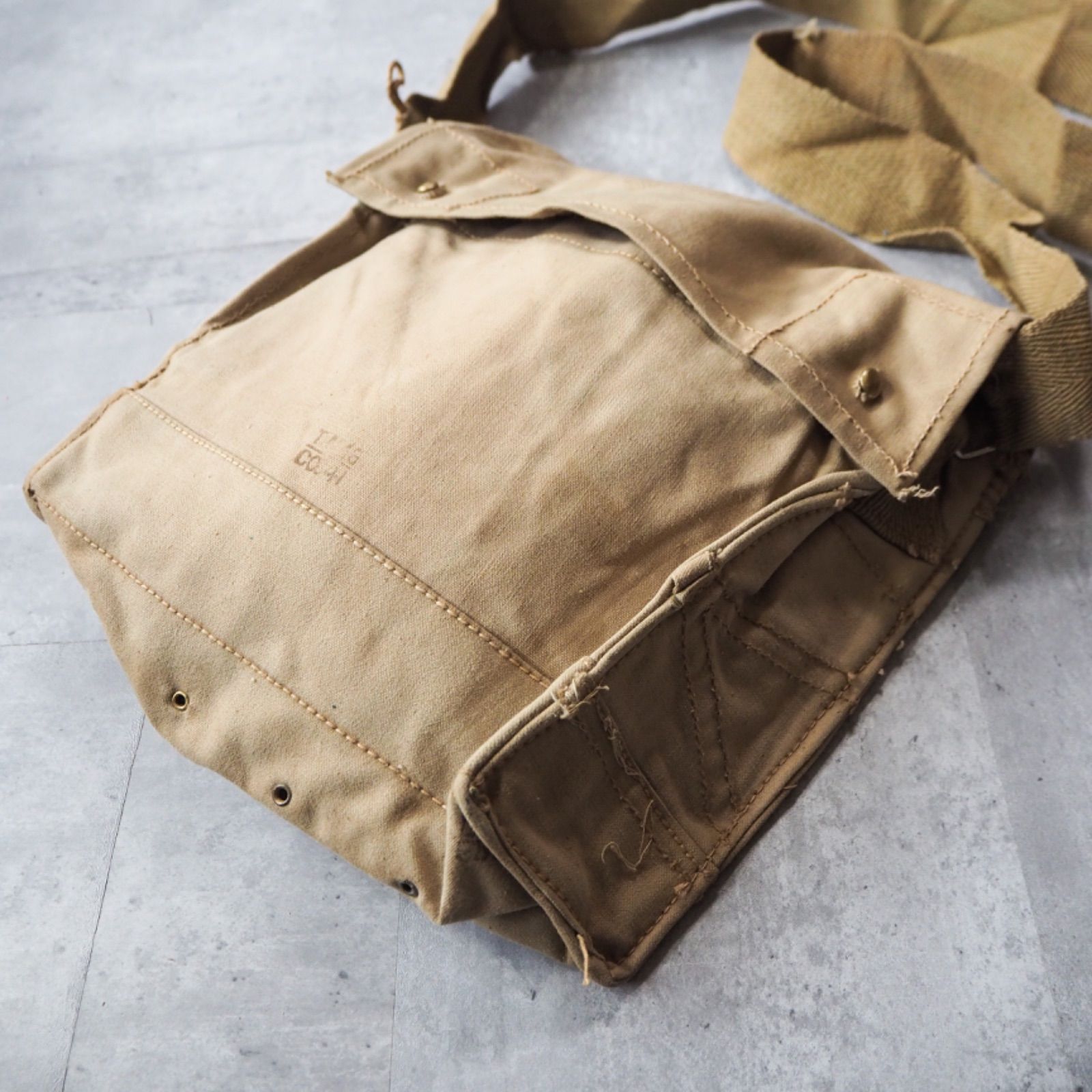 【新品】未使用 イギリス軍 キャメルバッグ 40's デッドストック イギリス軍 ガスマスクバッグ British Army