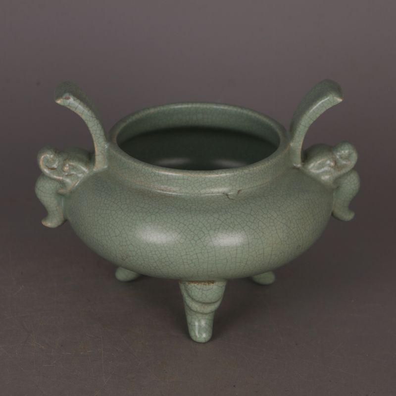 宋汝窯 青釉双耳竜頭三足香炉  景徳鎮 陶磁器 装飾品 現代工芸品 美術品 置物 宋汝窯 青釉双耳竜頭三足香炉 景徳鎮 陶磁器 装飾