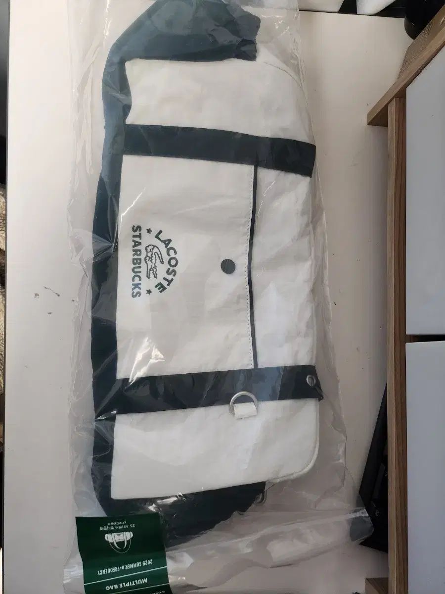 韓国 スターバックス LACOSTE ラコステ バッグ グリーン 韓国スターバックス 】LACOSTE ラコステ バッグ グリーン非売品
