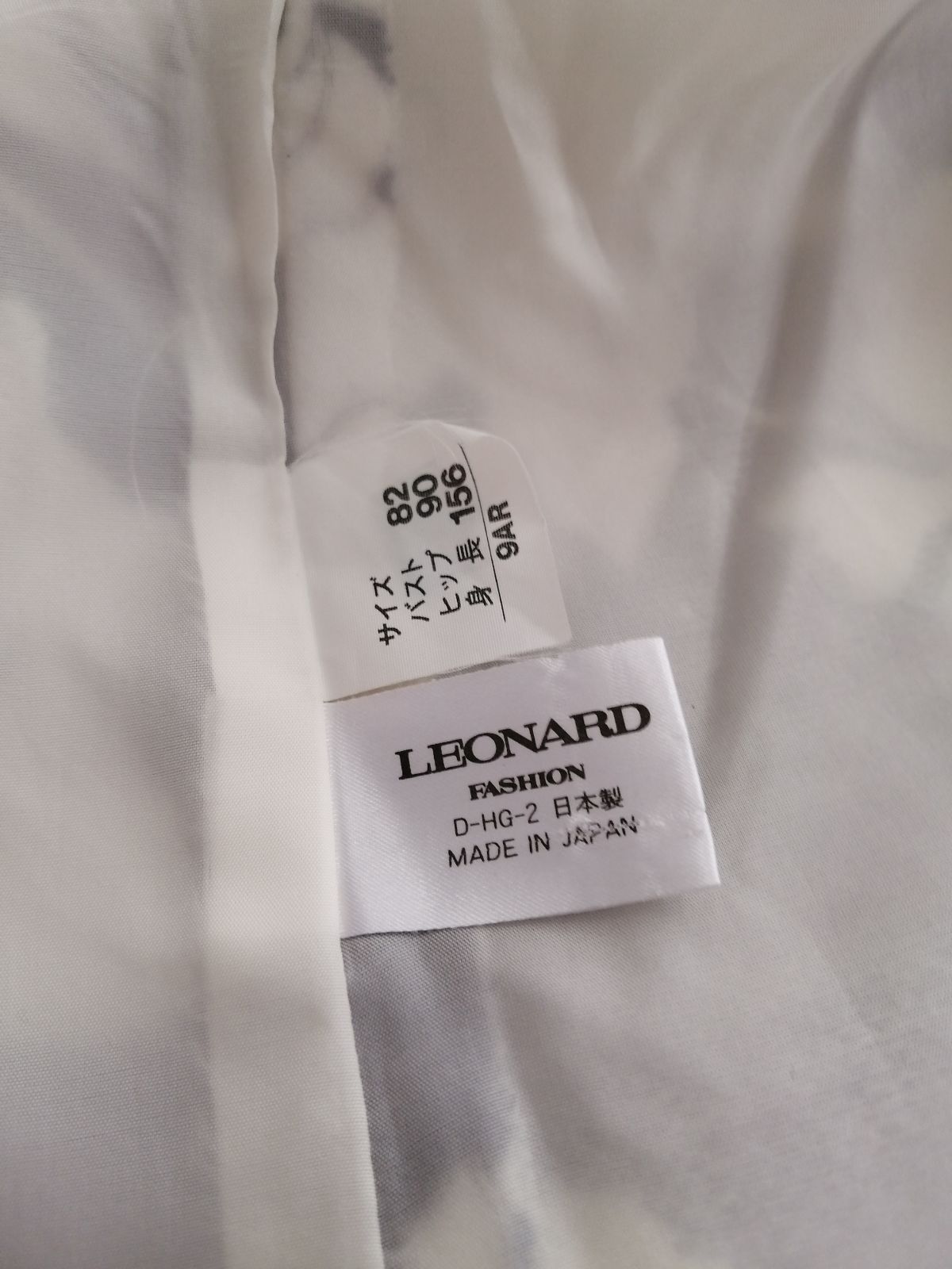 レオナール  LEONARD  ダブル花柄ジャケット  1099  レディース  ホワイト×ブラックカラー  金ボタン  バックヤード