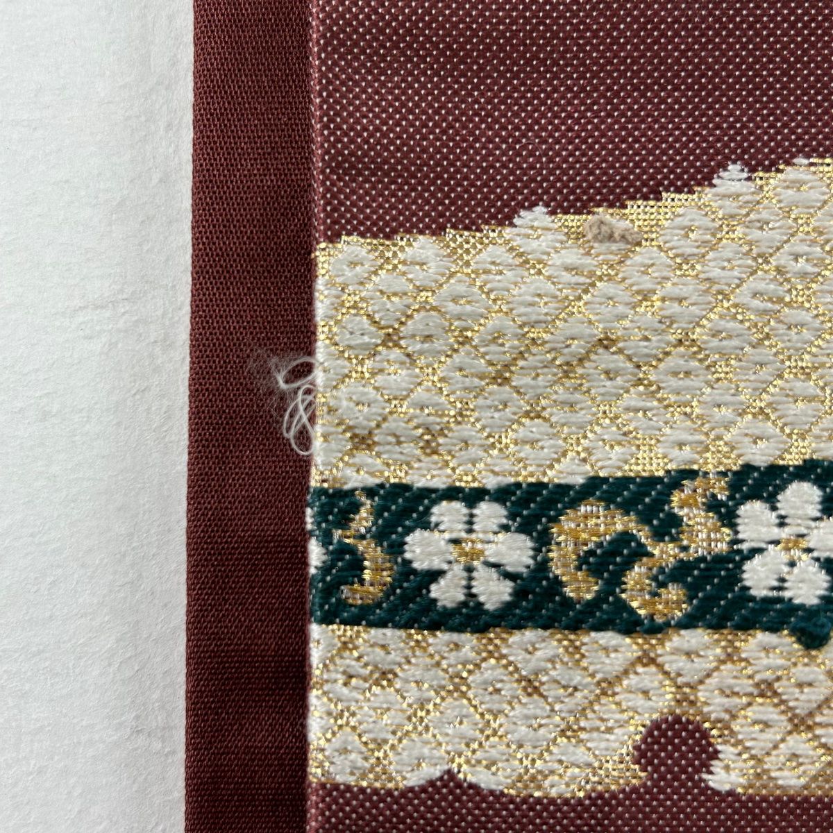 袋帯 秀品 若松 雪輪 刺繍 金糸 小豆色 六通 正絹 【中古