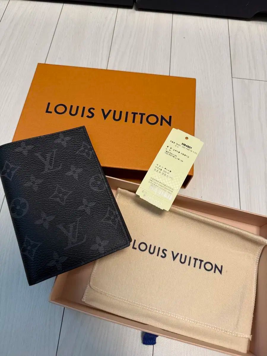 Louis Vuitton ルイヴィトン エクリプス モノ パスポートケース