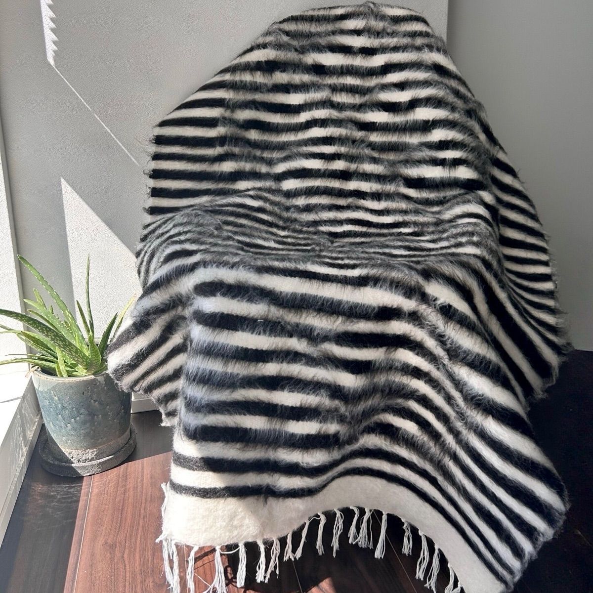 トルコより直輸入 NEW Turkish Battaniye トルコ製 手織りバッターニエ 127cm×80m ホワイト×ブラック