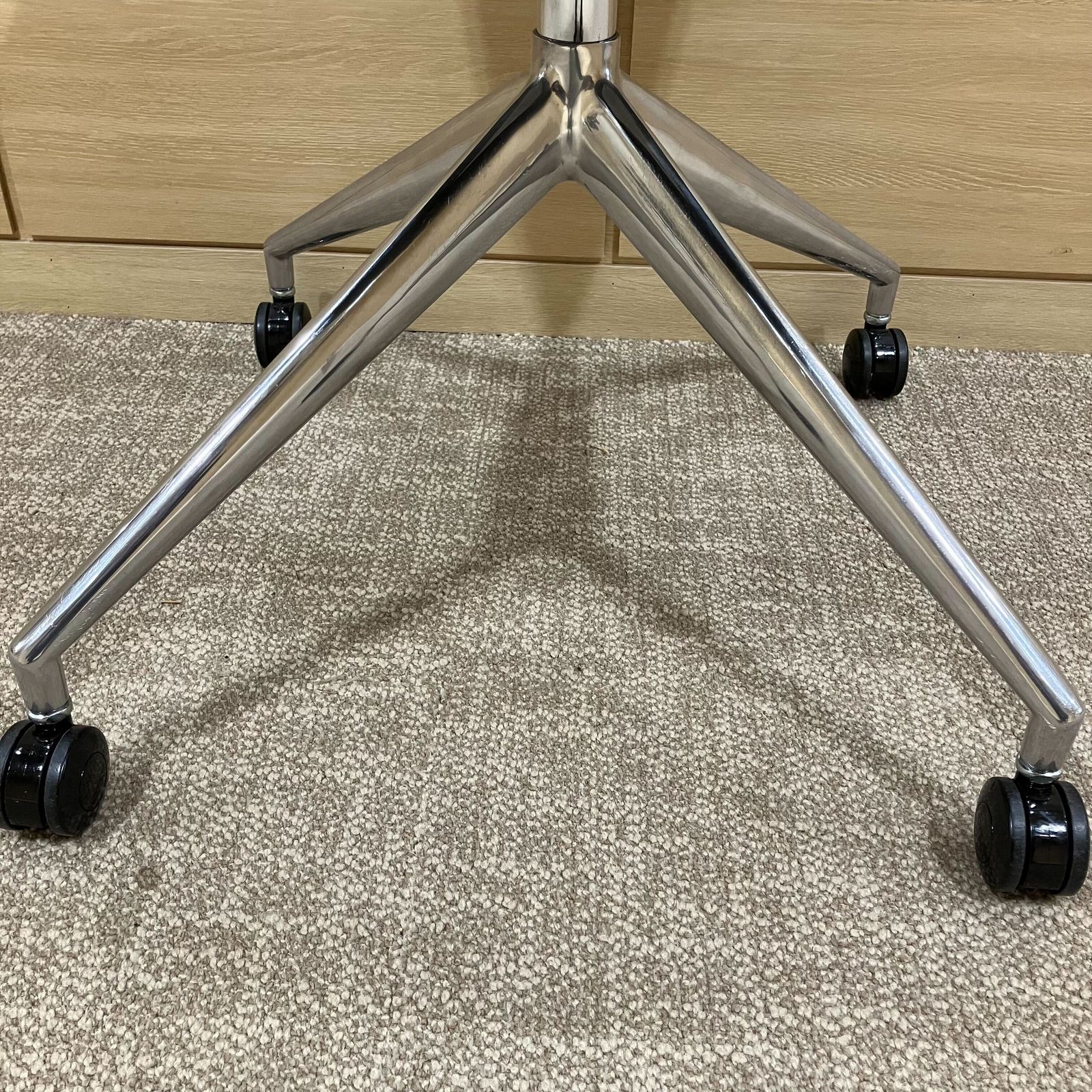 【中古 S(美品)】EMA(エマ) ミーティングチェア / グレー系 中古 S(美品)】EMA(エマ) ミーティングチェア / グレー系