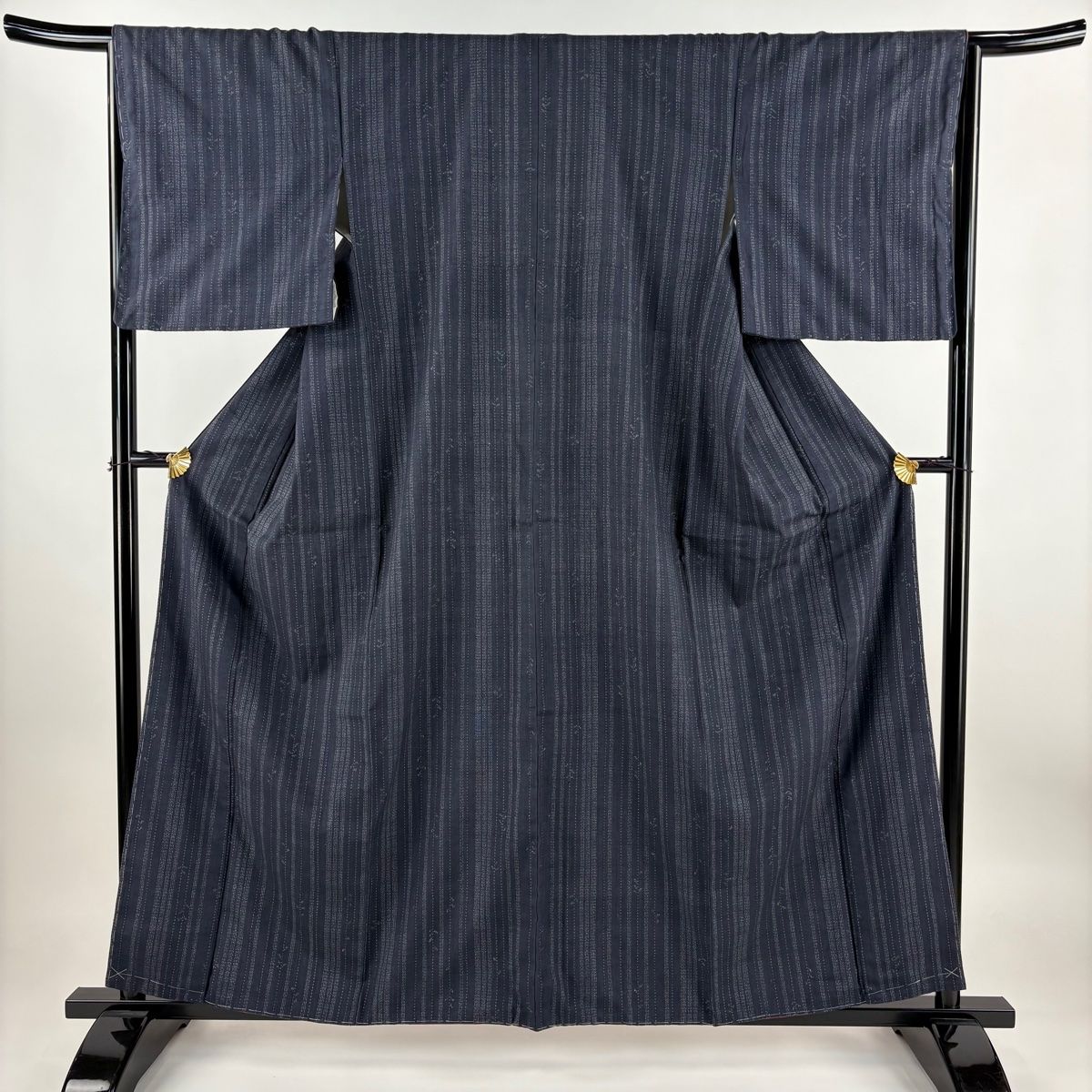 結城紬 身丈159cm 裄丈65cm M 袷 証紙 花柄 幾何学 紺色 正絹 美品 秀  