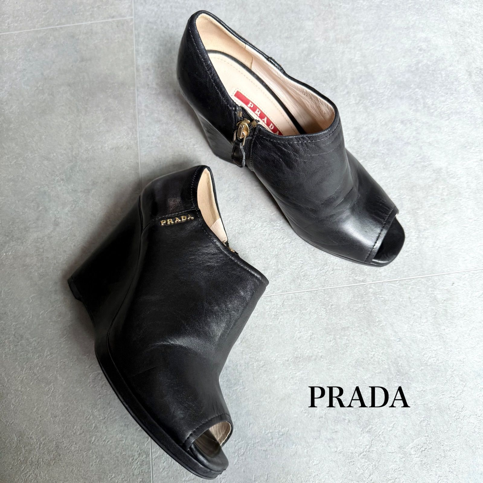 PRADA プラダ レザー ウェッジソール ロゴ ブーティ 35 1|2 22.5cm ショートブーツ ブラック ゴールド金具