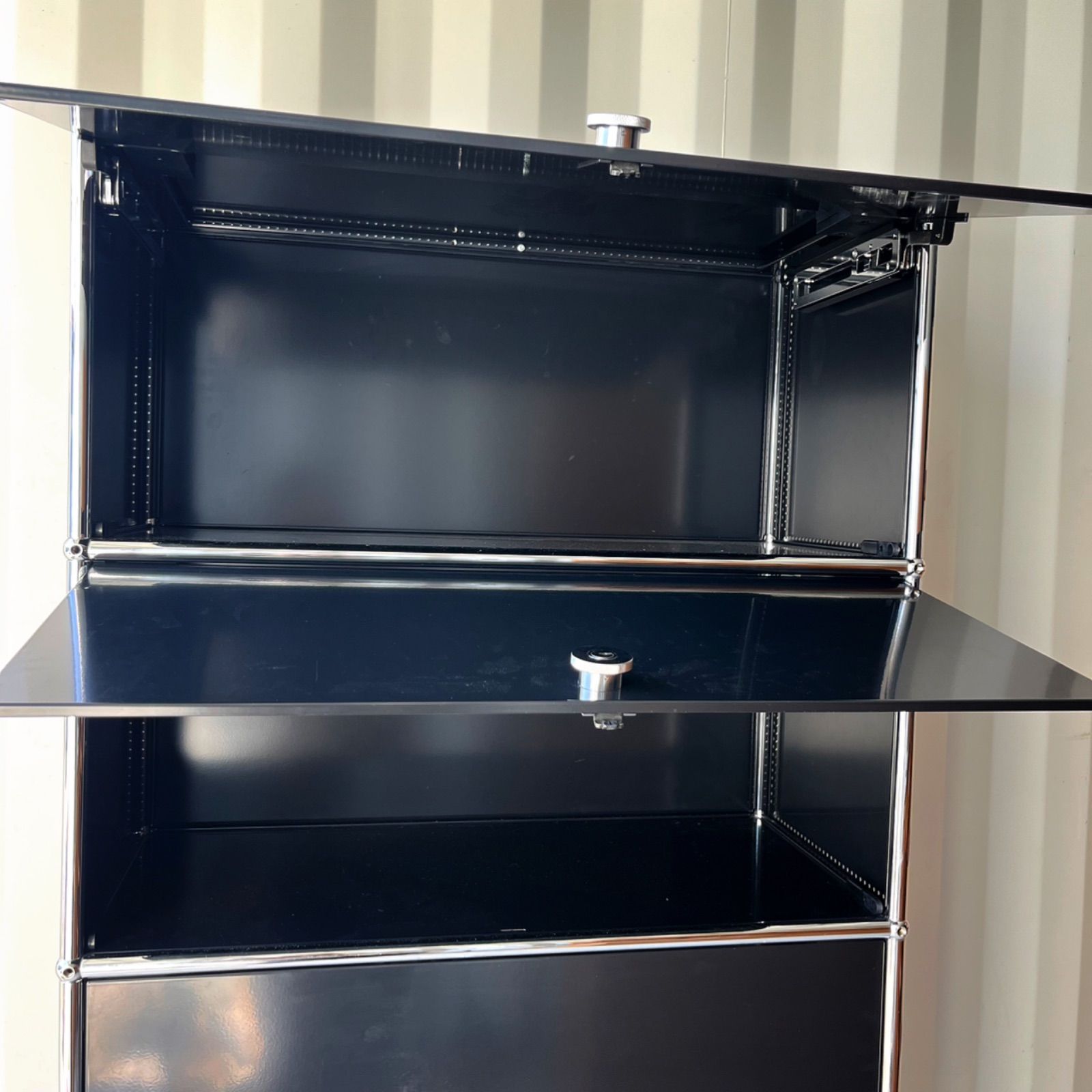 取付無料！USMハラー 1列5段 ブラックキャビネット おしゃれモダンシェルフ✨ 取付無料！USMハラー 1列5段 ブラックキャビネット おしゃれモダン