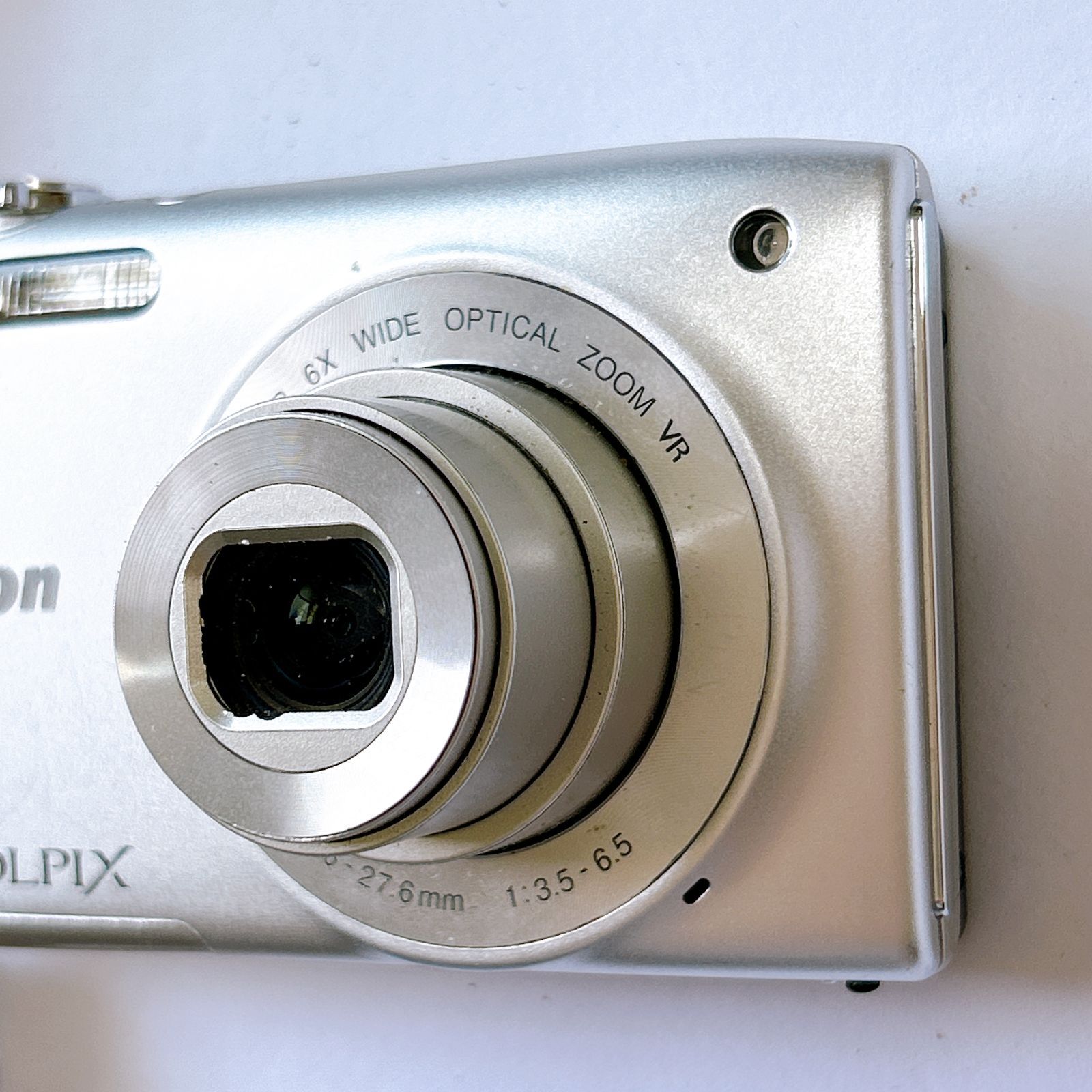 ニコン coolpix s3300 シルバー デジカメ コンデジ 充電器あり 