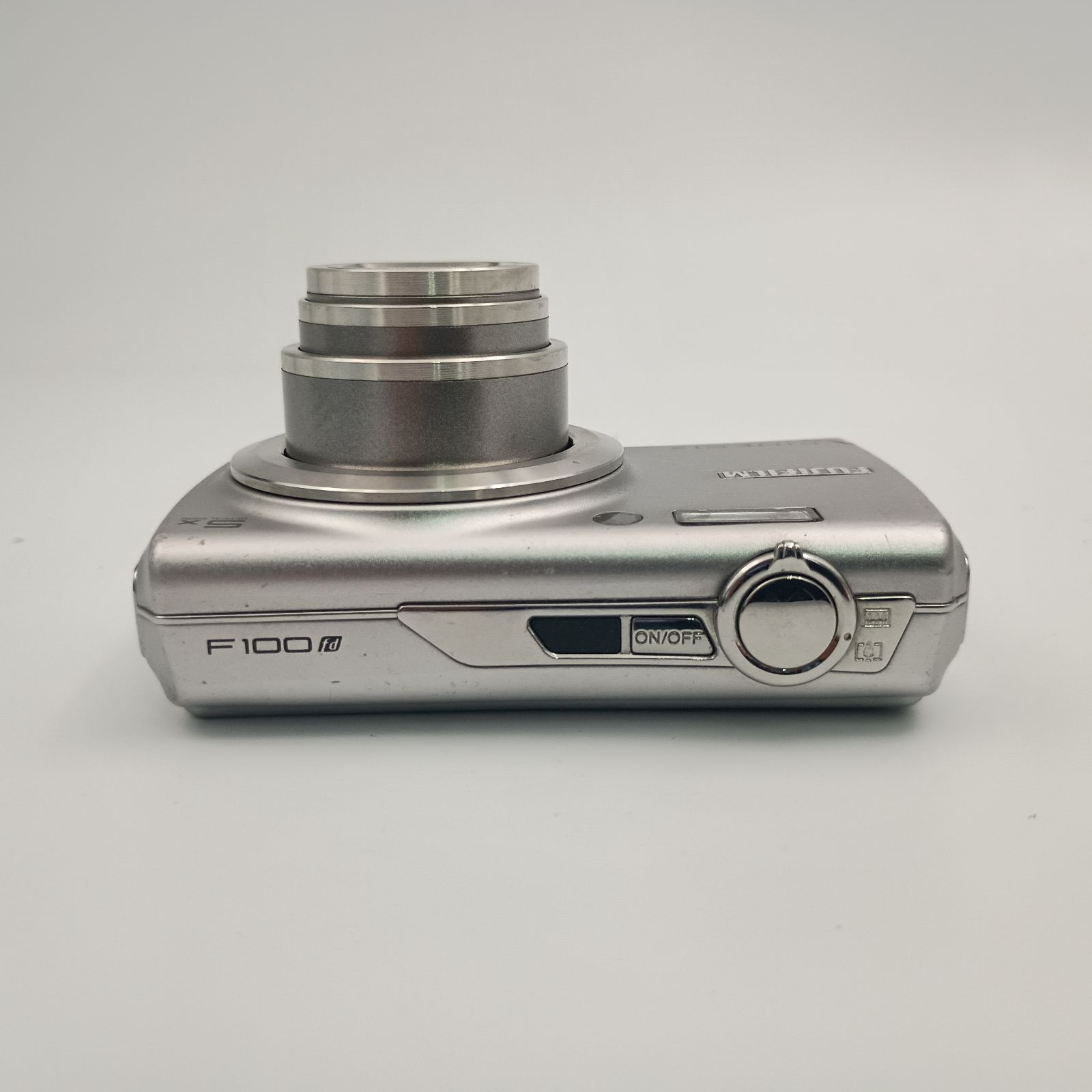 FUJIFILM FINEPIX F100 fd COMPACT DIGITAL CAMERA SILVER