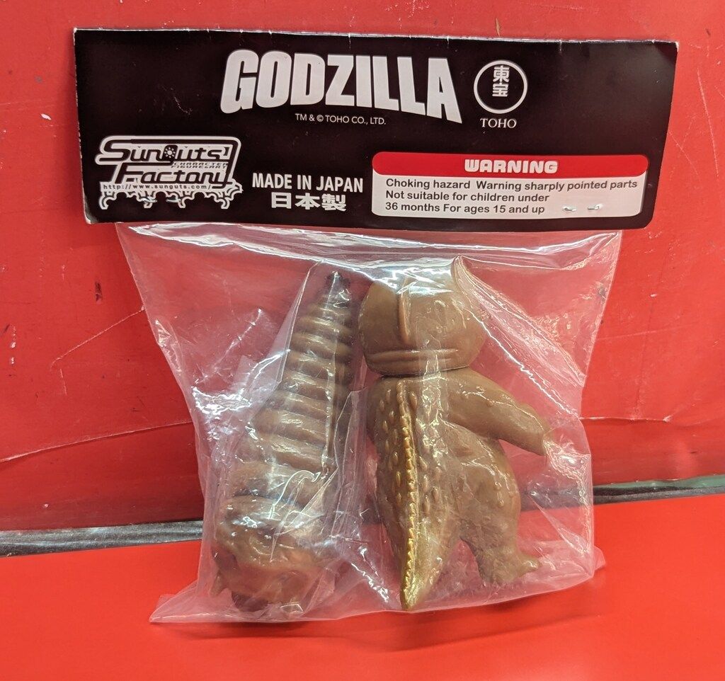 サンガッツ本舗 東宝怪獣総進撃 ミニラ & モスラ幼虫 サンガッツ本舗 東宝怪獣総進撃 ミニラ&モスラ幼虫 茶色成型