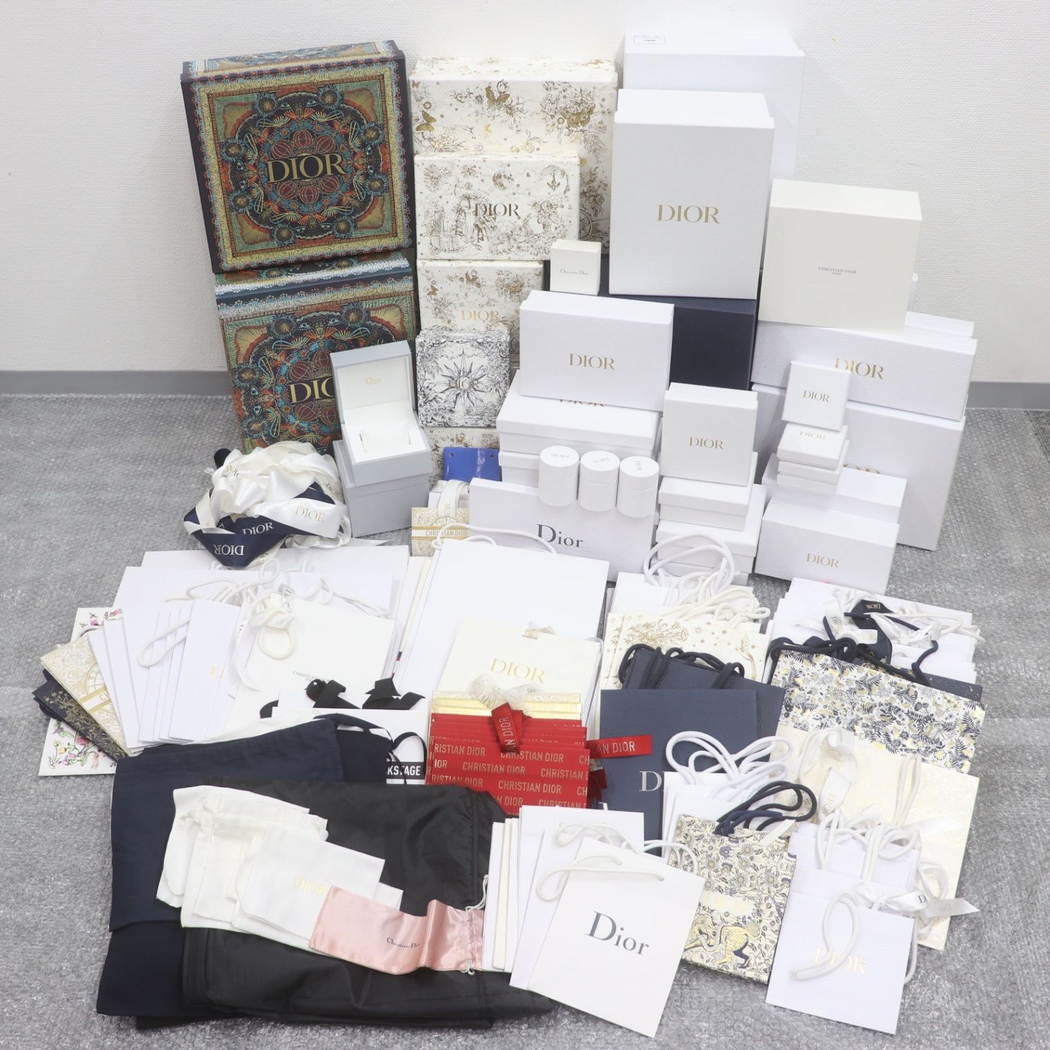 IT31FB4PKBM8 Christian Dior クリスチャン ディオール BOX ショッパー 純正 紙袋 ホワイト ネイビー 空き箱 アクセサリーケース リボン 保存袋 ショッパー86枚 箱38個