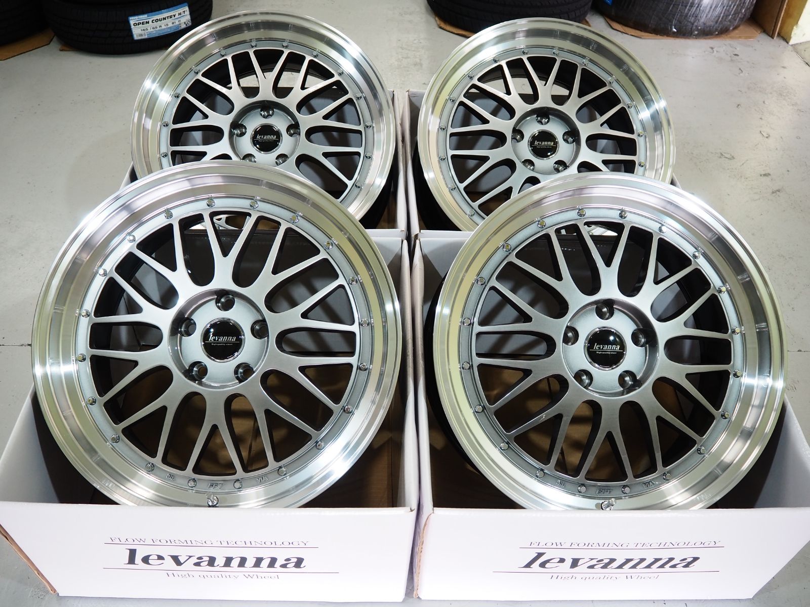 カスタムサイズ 深リム メッシュ levanna V10-EX FFT 19inch 8.5J 