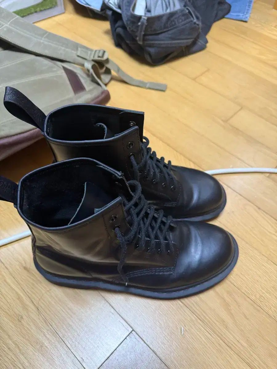 DR. MARTENS