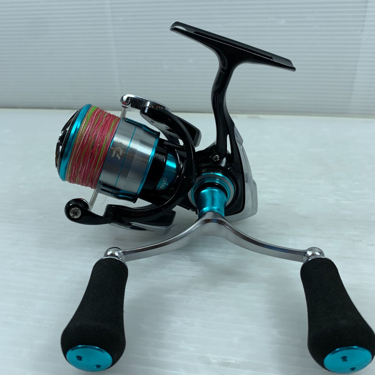 DAIWA（釣り） ττ DAIWA ダイワ リール スピニングリール 美品 19エメラルダス LT 2500S-H DH 00060101 目立った傷や汚れなし