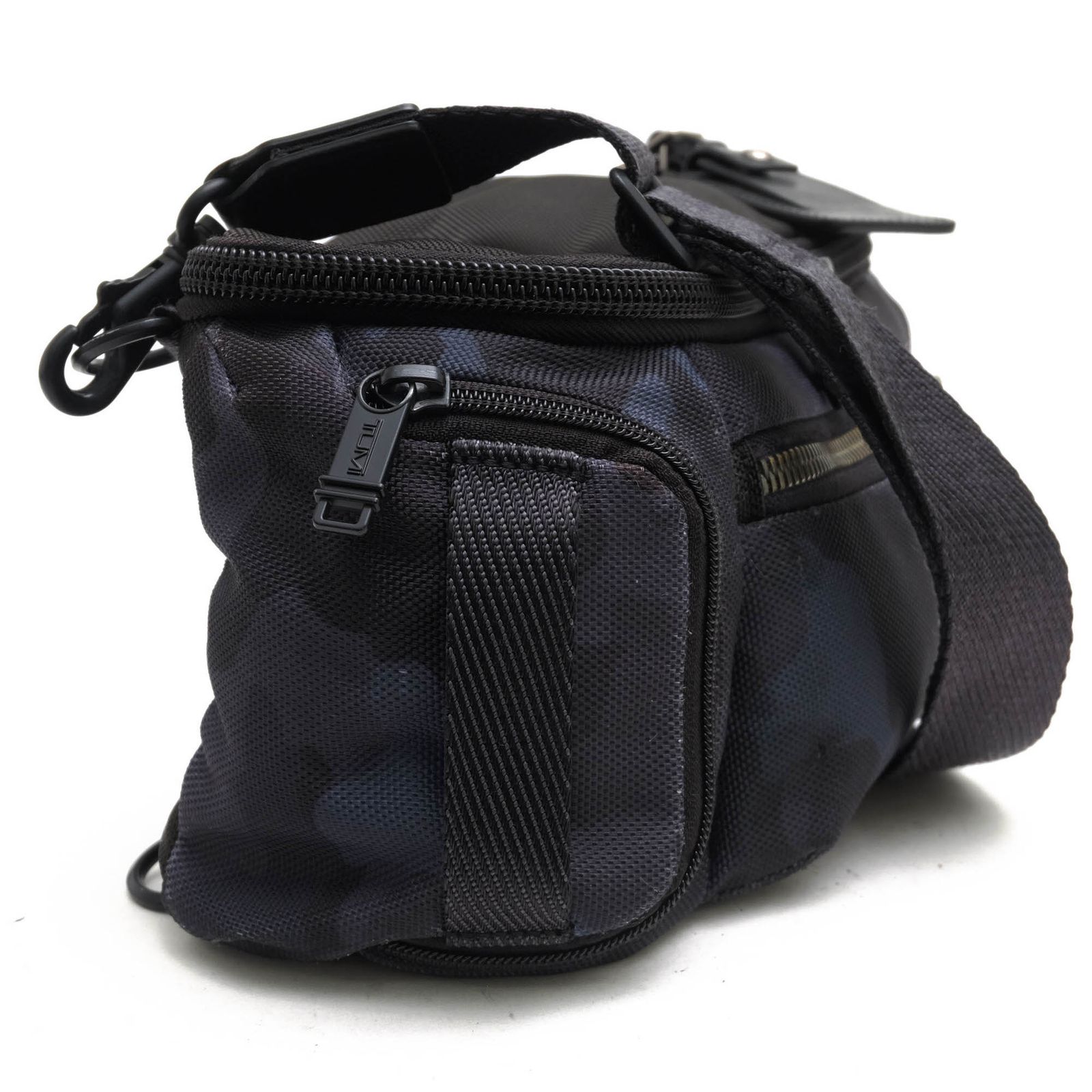 送料無料 トゥミ TUMI ボディバッグ ショルダーバッグ 鞄 ナイロン 黒
