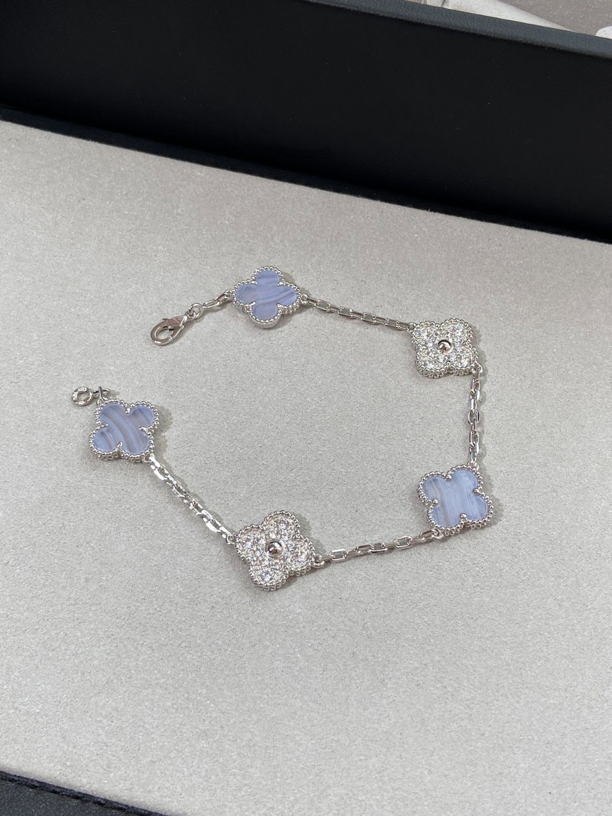 Van Cleef - Arpels ヴァンクリーフ＆アーペル 四つ葉のクローバー カルセドニー スペーサー ダイヤモンド ファイブフラワー ブレスレット-WTO輸入1