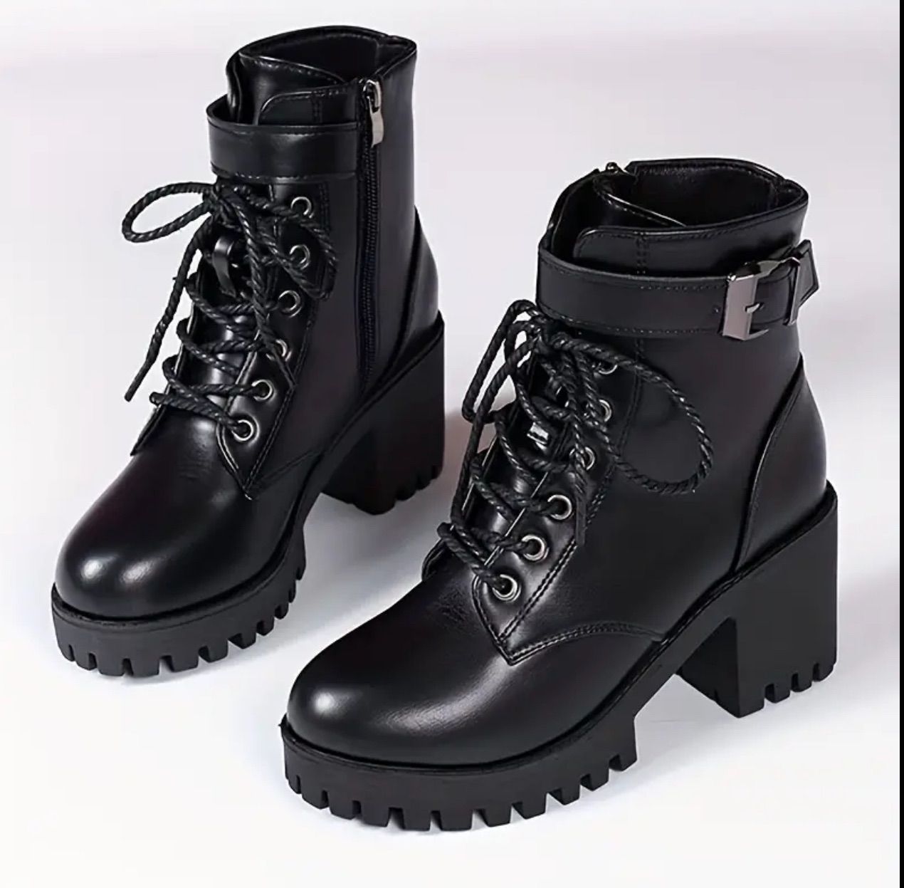 8780. 【未使用タグ付き】LIZLISA ぽんぽん付き 編上げ パンプス