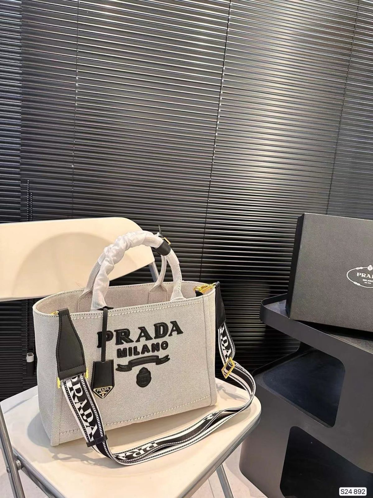 PRADA ショルダーバッグ ハンドバッグ