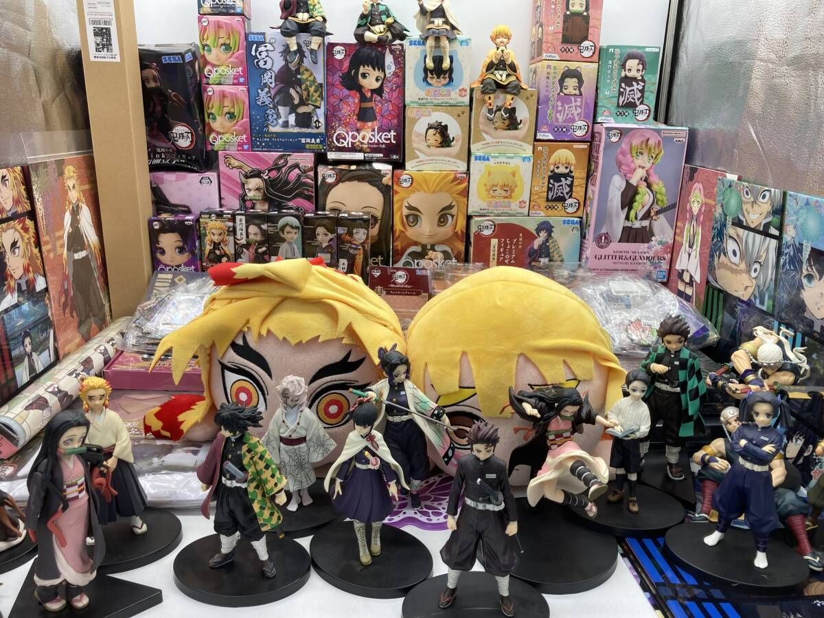 大量まとめ 鬼滅の刃 グッズ 約12.6kg フィギュア ぬいぐるみ 缶バッジ 他 甘露寺 炭治郎 胡蝶しのぶ 煉獄 不死川 富岡義勇 アニメ