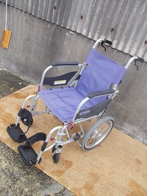 送料無料 一部地域を除く カワムラ自走式車椅子KFP16-40SB TS-25-1022-03