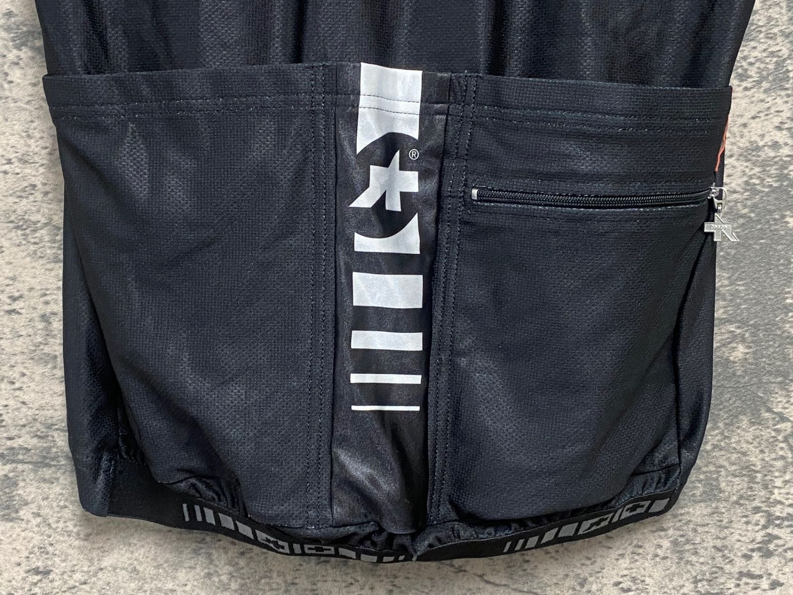ASSOS 半袖サイクルジャージ M 黒/赤 2025年最新】アソス サイクルジャージの人気アイテム - メルカリ