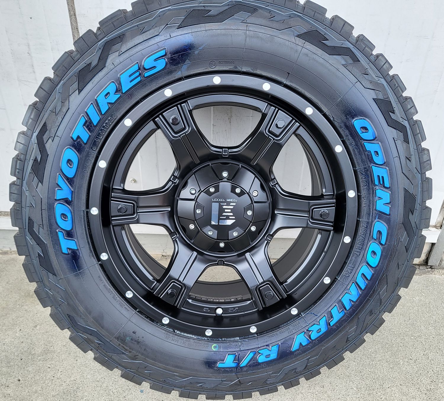 夏用 タイヤホイール ラングラー JL JK タイヤホイール セ4本セット ノーマル車高装着可能！TOYO トーヨー OPENCOUNTYR RT  17インチ 285/70R17 OutLaw サマータイヤ 夏タイヤ 1台分 - メルカリ