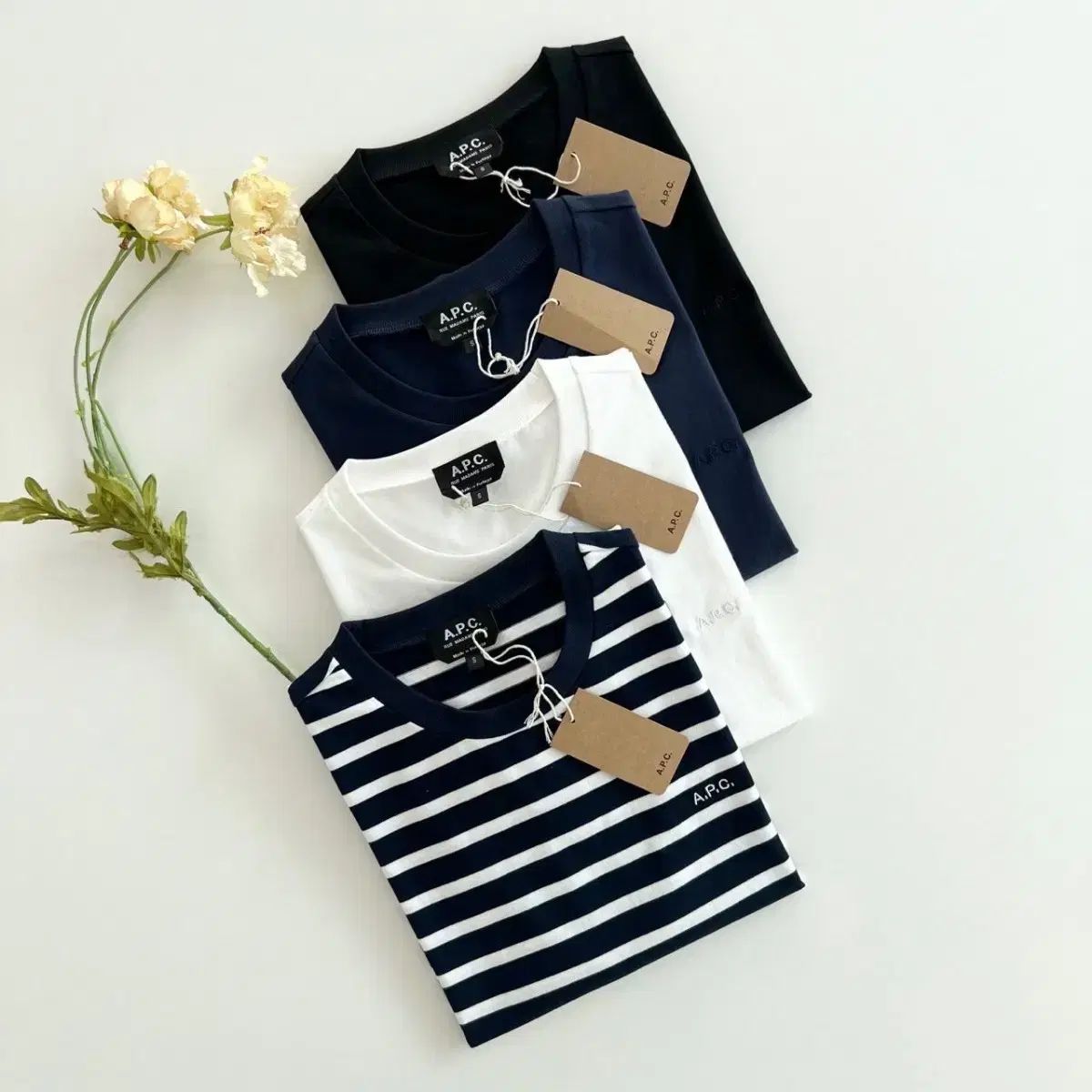 ★A.P.C.★ルイス 半袖 Tシャツ A.P.C.(アー・ペー・セー) ルイス 半袖Tシャツ - メルカリ