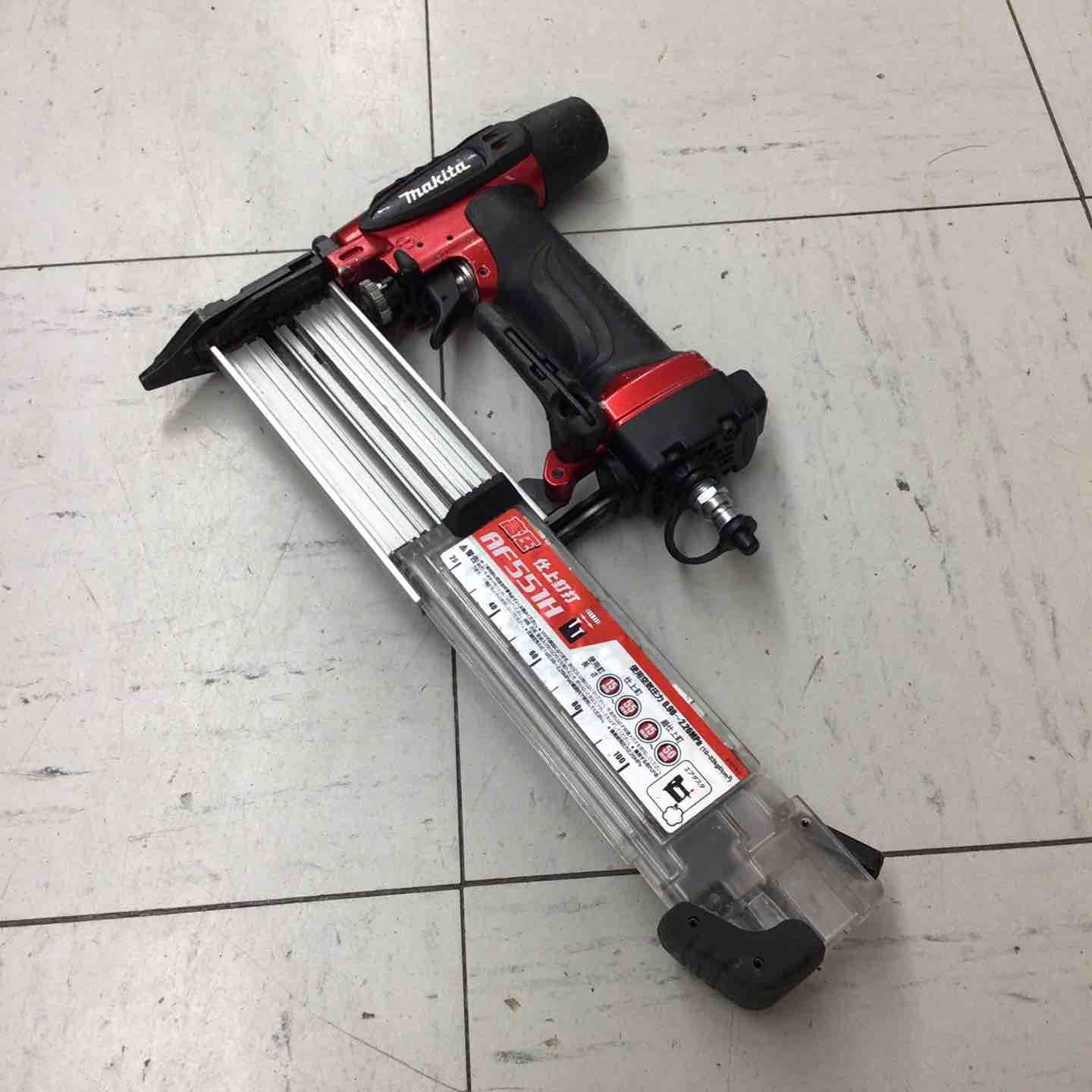 中古品】 マキタ/makita 高圧フィニッシュネイラ AF551H 【鴻巣店】 中古品】 マキタ/makita 高圧フィニッシュネイラ AF551H 【鴻巣店】