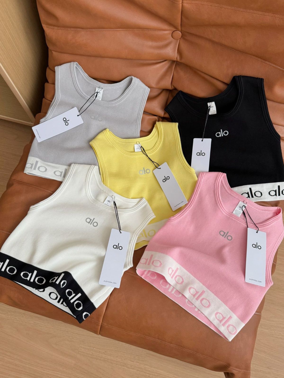 ALO 5色展開 ニットアイスシルクタンクトップ なめらかな肌触り 夏にぴったりの涼感アイテム