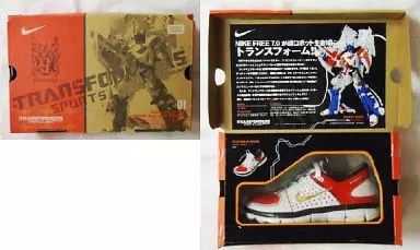 おもちゃ コンボイ feat. NIKE 7.0 レッド トランスフォーマー スポーツレーベル