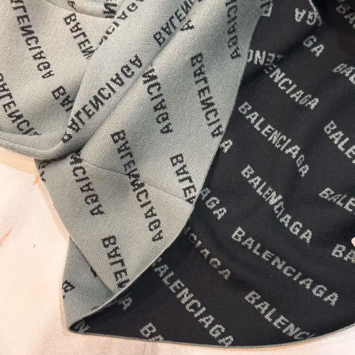 マルチロゴ カーディガン