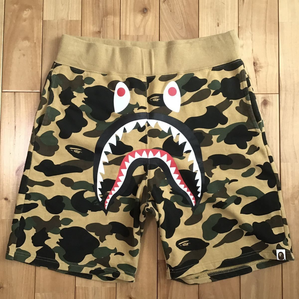 【超美品・即完売モデル】BAPE シャークカモショーツ A BATHING APE☆クレイジー カモ シャーク スウェット ショーツ (A