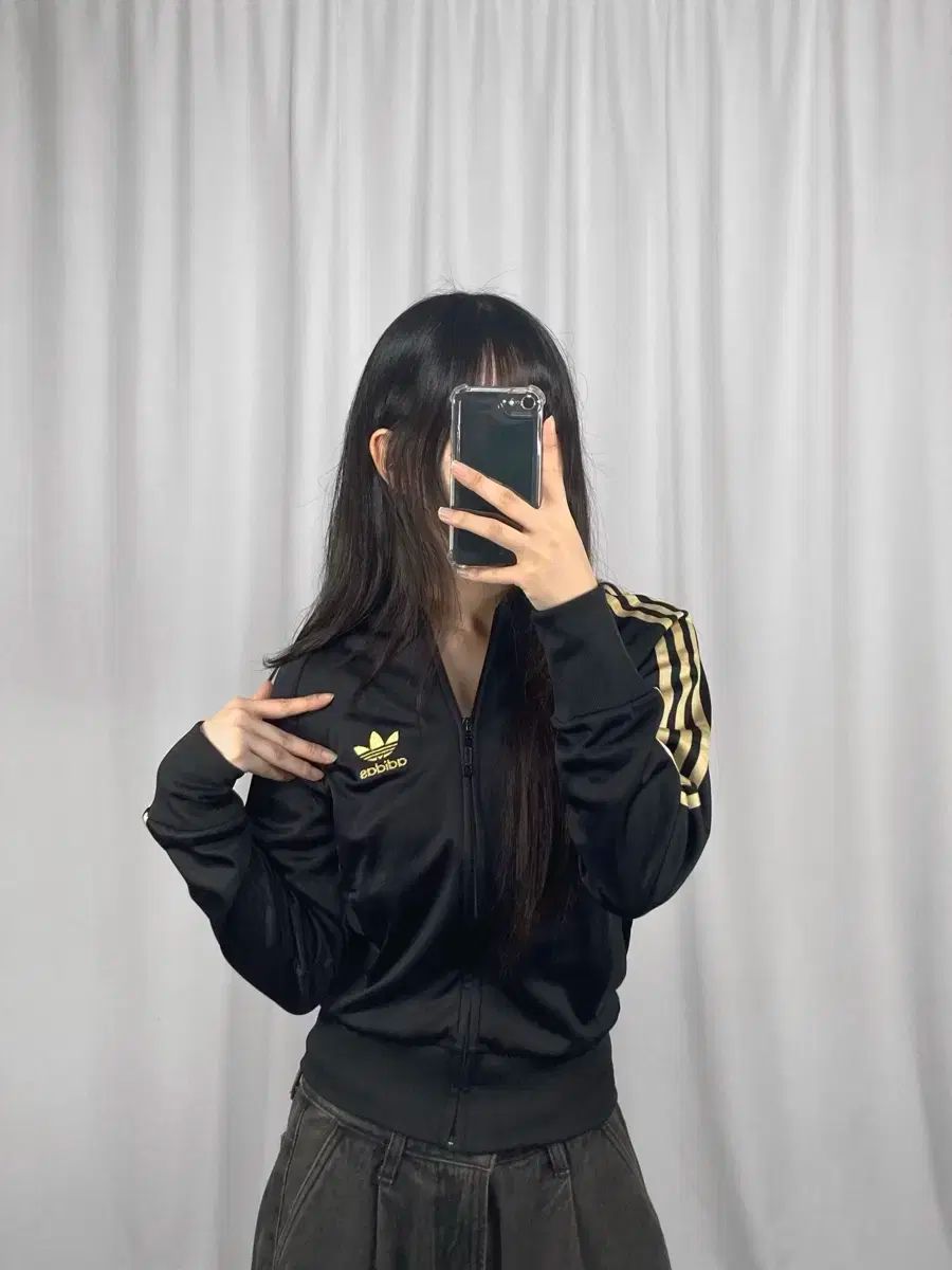 adidas アディダス 黒 ゴールド ジャージ