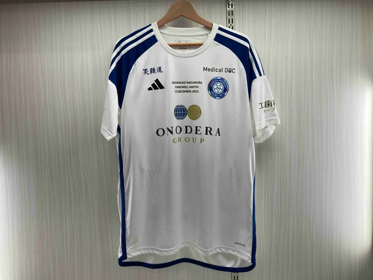 【XL】サイン入中村俊輔引退記念ユニフォーム 新品未使用品　希少 2025年最新】中村俊輔 引退記念の人気アイテム - メルカリ