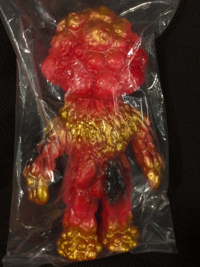 ぶたのはな ソフト焼き玩具 怪獣シリーズ マタンゴ 赤成型/黒/金 金の