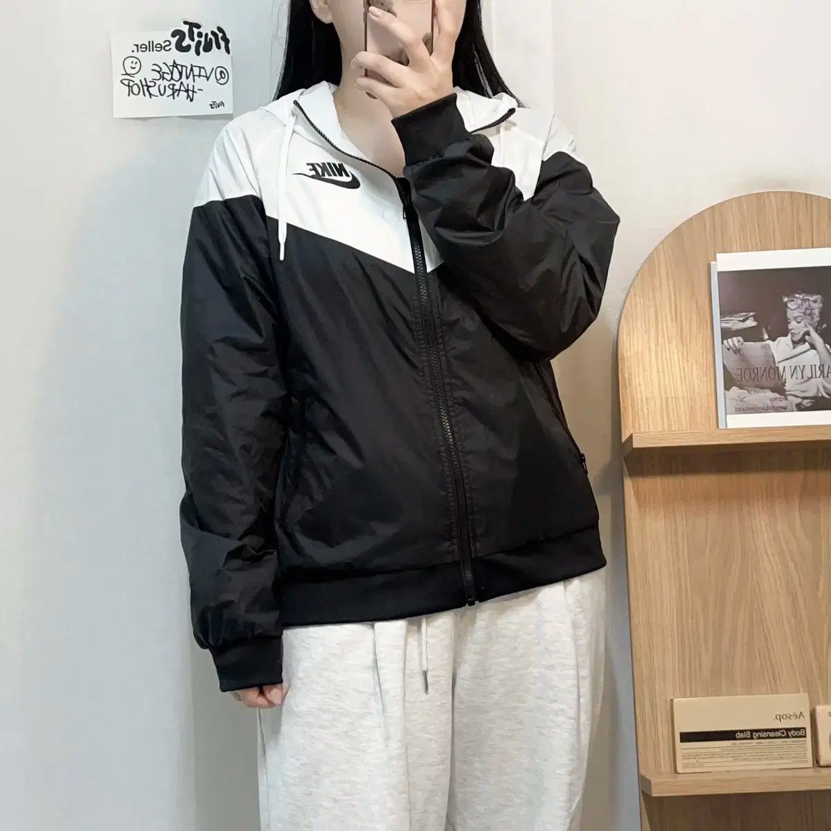 NIKE アイボリー ブラック ウィンドランナー ウィンドブレーカー S