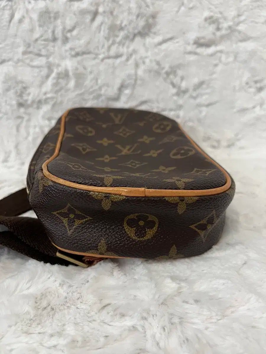Louis Vuitton(ルイヴィトン) 源氏 モノグラム ヒップサック クロス 