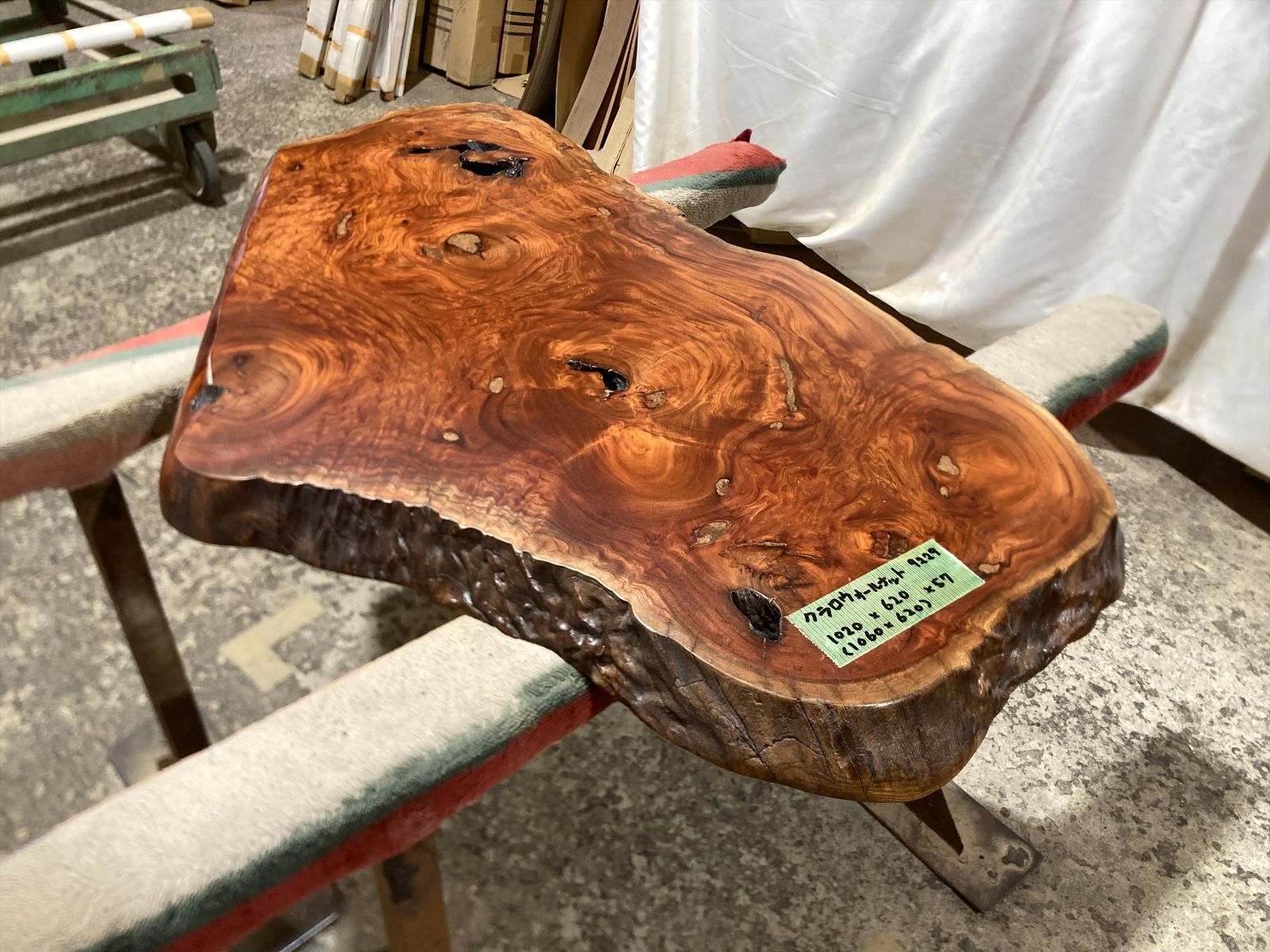 クラロウォールナット9229 一枚板無垢 乾燥材 瘤材 1020x620x57mm バール材 カウンター センターテーブル ローテーブル