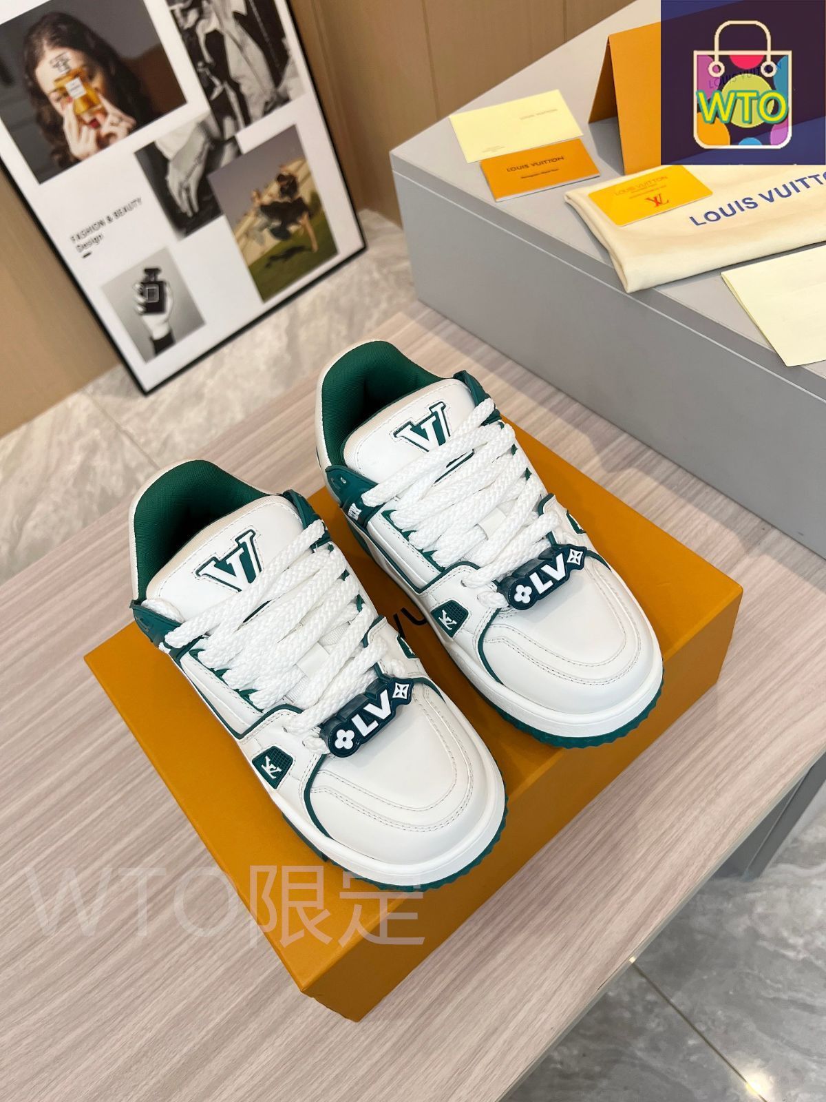 【カジュアルスタイルに♪】LV スニーカー ルイ・ヴィトン「ミニ・モノグラム」柄のメンズ白レザー