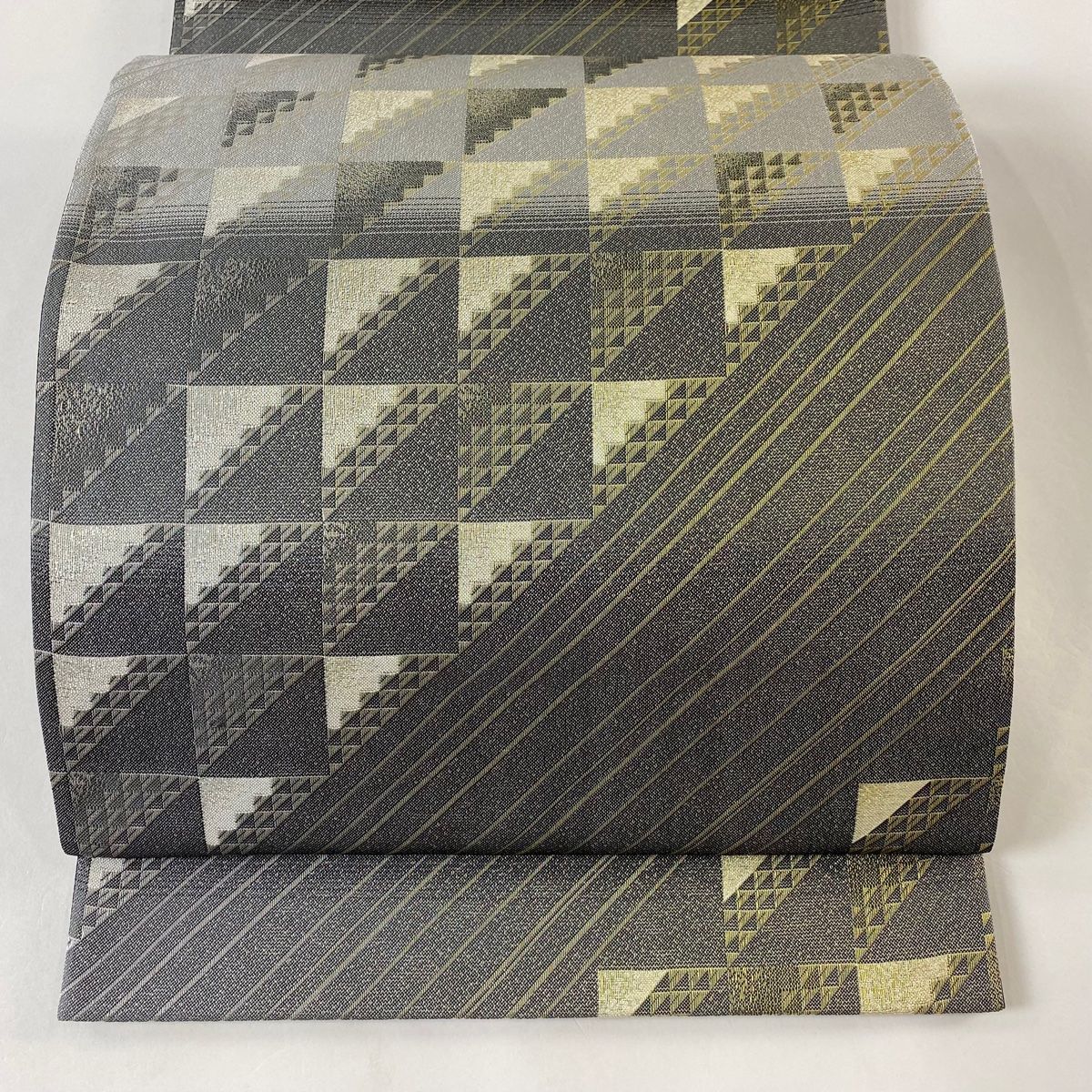 袋帯 美品 名品 鱗 段縞 金銀糸 灰色 六通 正絹 【中古】 - メルカリ
