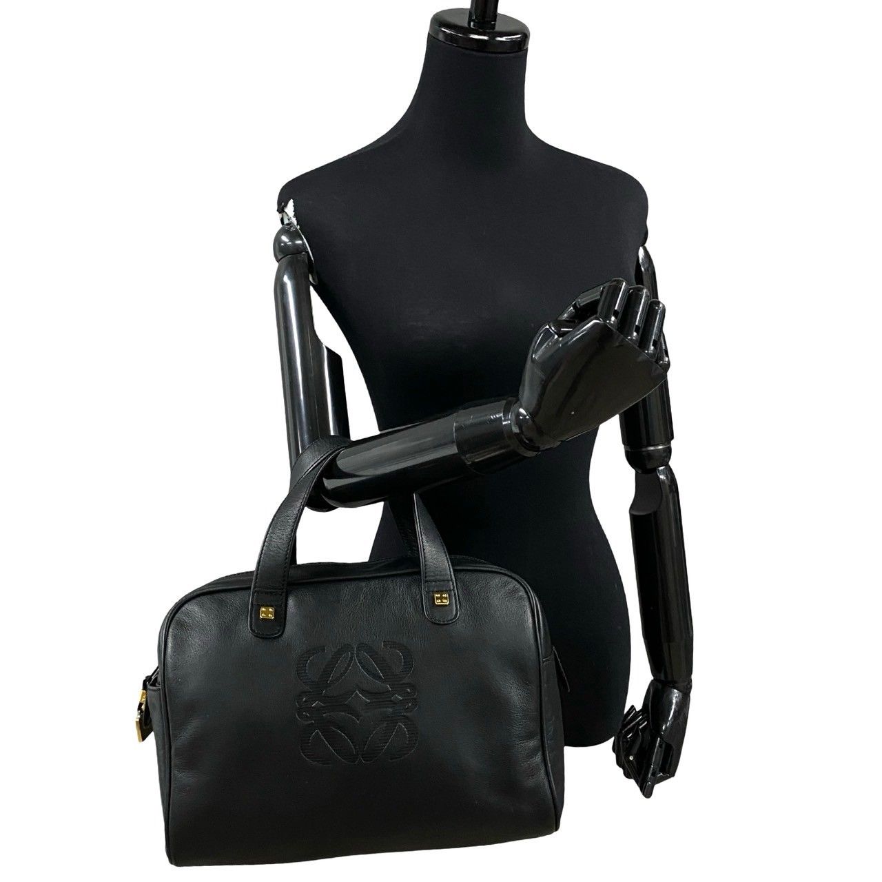 極美品】LOEWE ロエベ レザー ロゴ アナグラム ショルダーバッグ 素っ気 黒