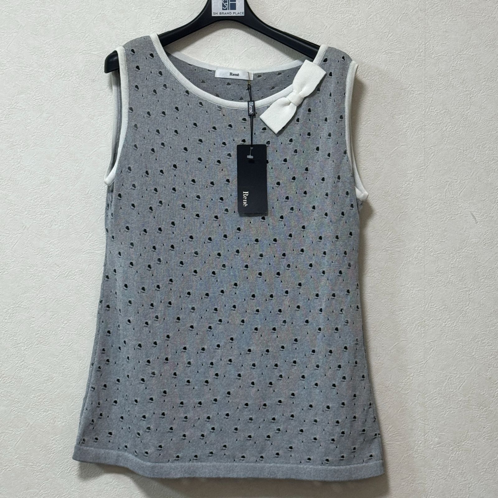Rene レネ ノースリーブ ニット ブラウス リボン パンチング加工 穴あき加工 ストレッチ 38 Lグレー タンクトップ インナー 女性 レディース オシャレ