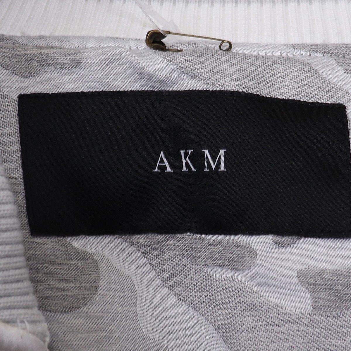 美品 AKM スカジャン XLサイズ カモ柄 迷彩 黒 ブラック 中綿 AKM スカジャン Mサイズ 美品 AKM スカジャン XLサイズ カモ柄 迷彩 黒