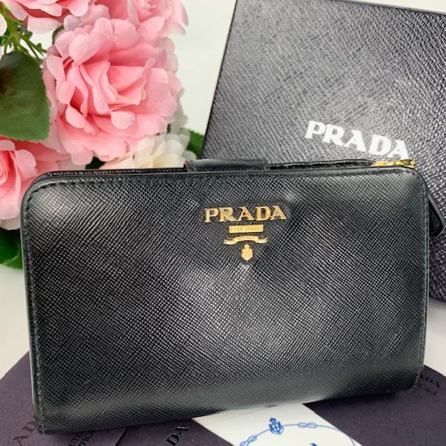 PRADA プラダ 二つ折り★新品未使用 送料無料★革 人気のミニ財布！