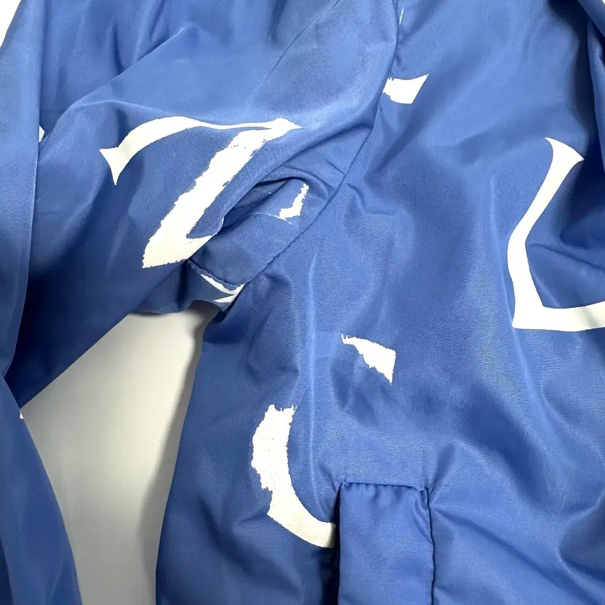 ウィンドブレーカー