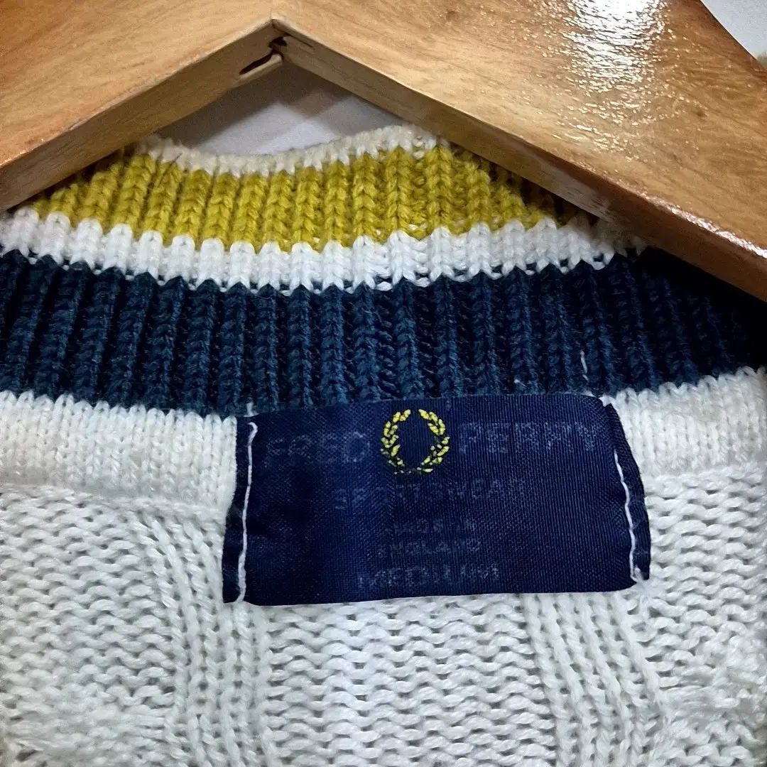 L FRED PERRY(フレッドペリー) 月桂樹ロゴ ニット セーター