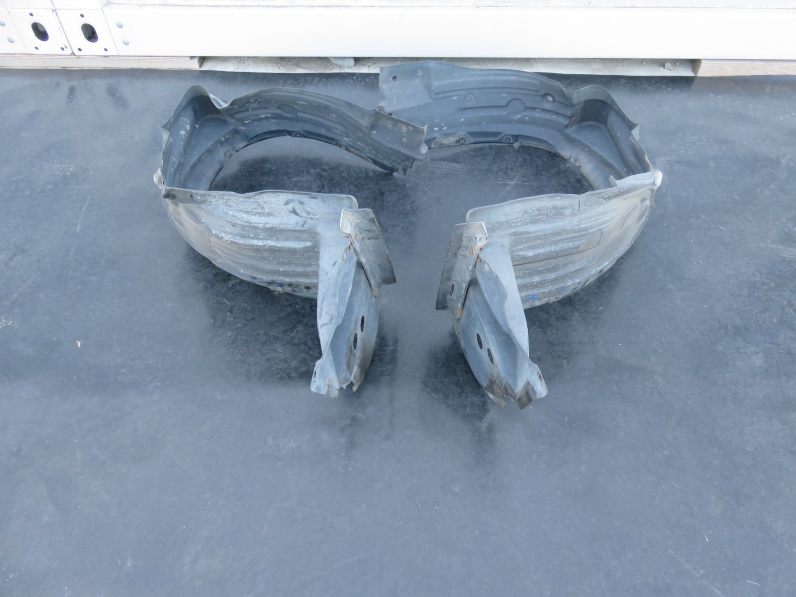 割れあり スバルSTIフロントアンダースポイラー（フォレスター SJ/SJG系） 割れあり スバルSTIフロントアンダースポイラー（フォレスター SJ/SJG