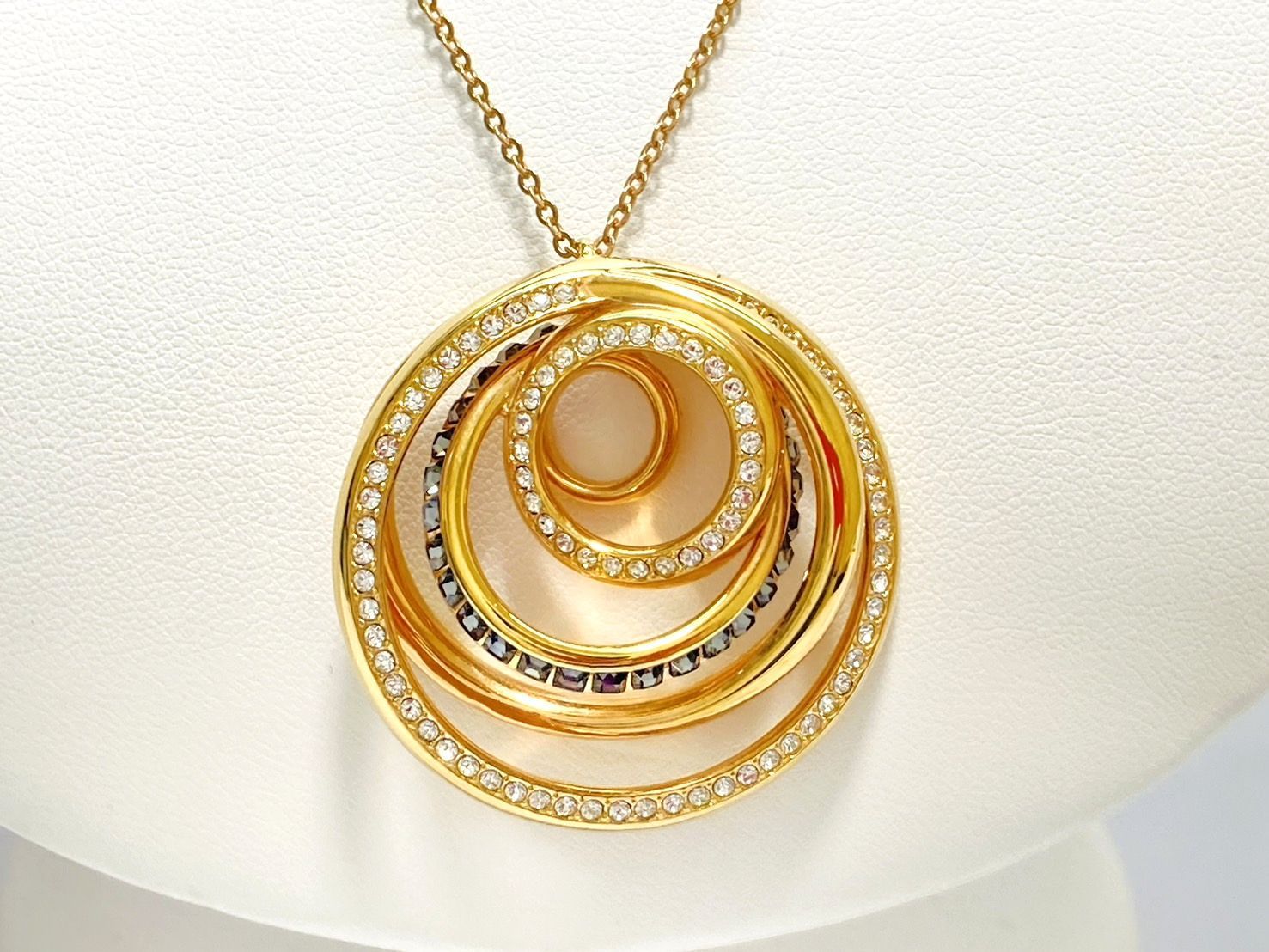 ☆SWAROVSKI スワロフスキー クリスタル Dynamic ダイナミック 5連