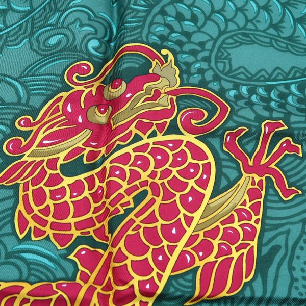 must de Cartier シルク大判スカーフ カルティエ龍グリーン総柄 良品 カルティエ マストドゥカルティエ 龍 グリーン 総柄 シルク100